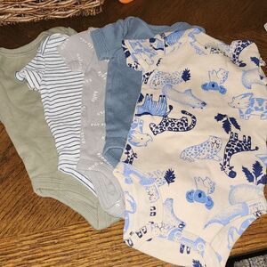 - Carter's onsie lot of 5 short sleeve new